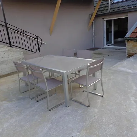 Petites Fleurs Des Champs Feriehus Puilly-et-Charbeaux